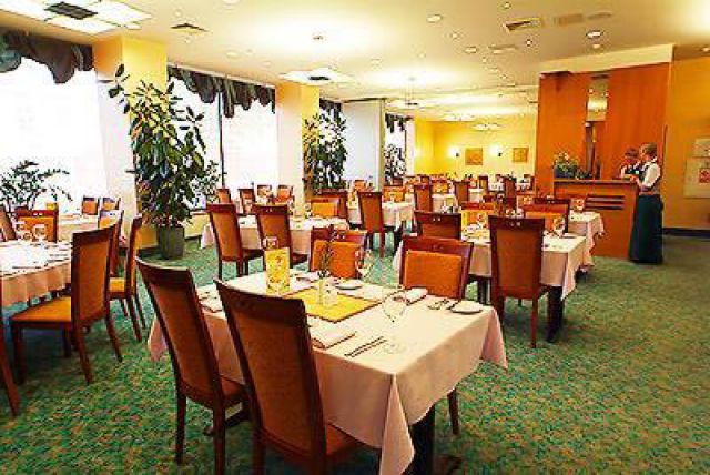4*Holiday Inn - Литва Отели