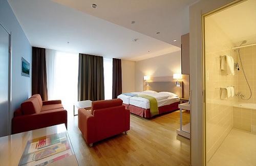 4*Reval Hotel Latvija - США Отели