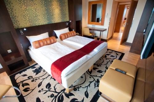 4*Reval Hotel Latvija - США Отели